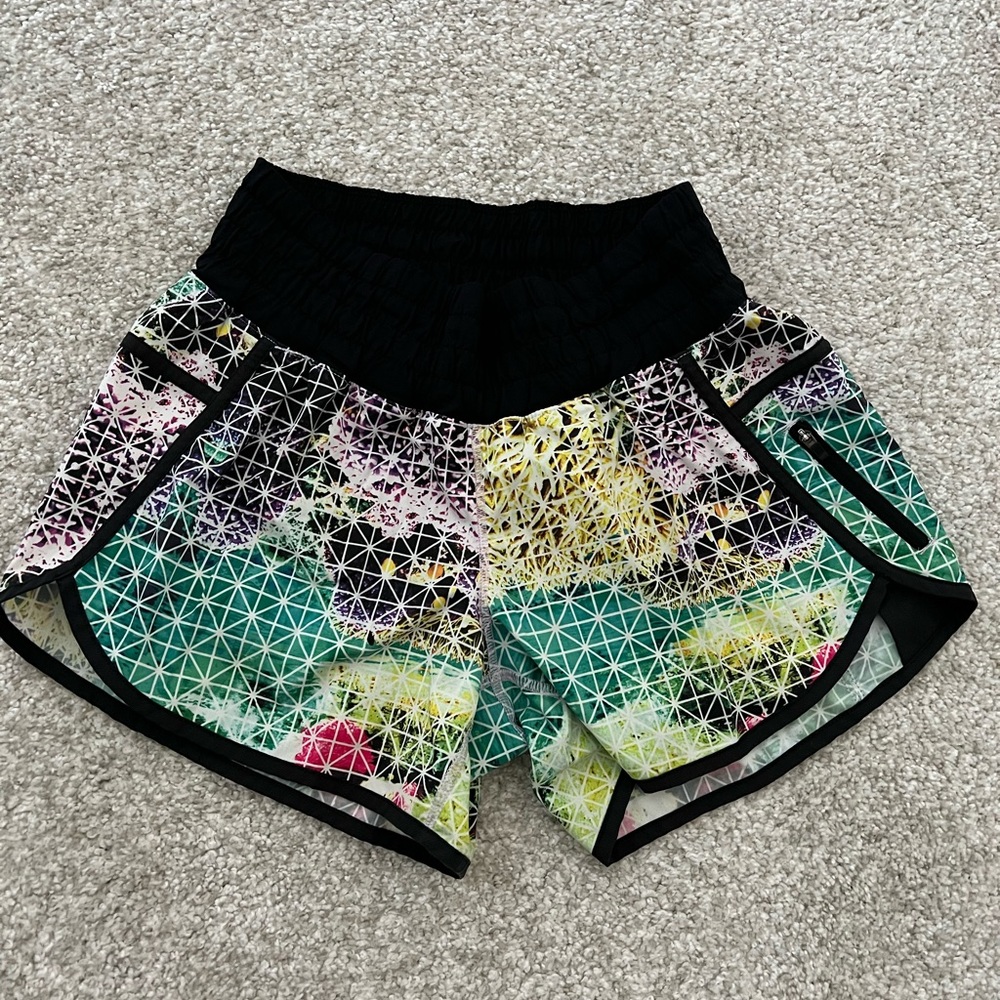 RARE lululemon paradise grid tracker shorts size 8
